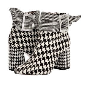 NEW IN BOX! Betsey Johnson Black/White Plaid Pointed Toe Ankle Boots Sz 9